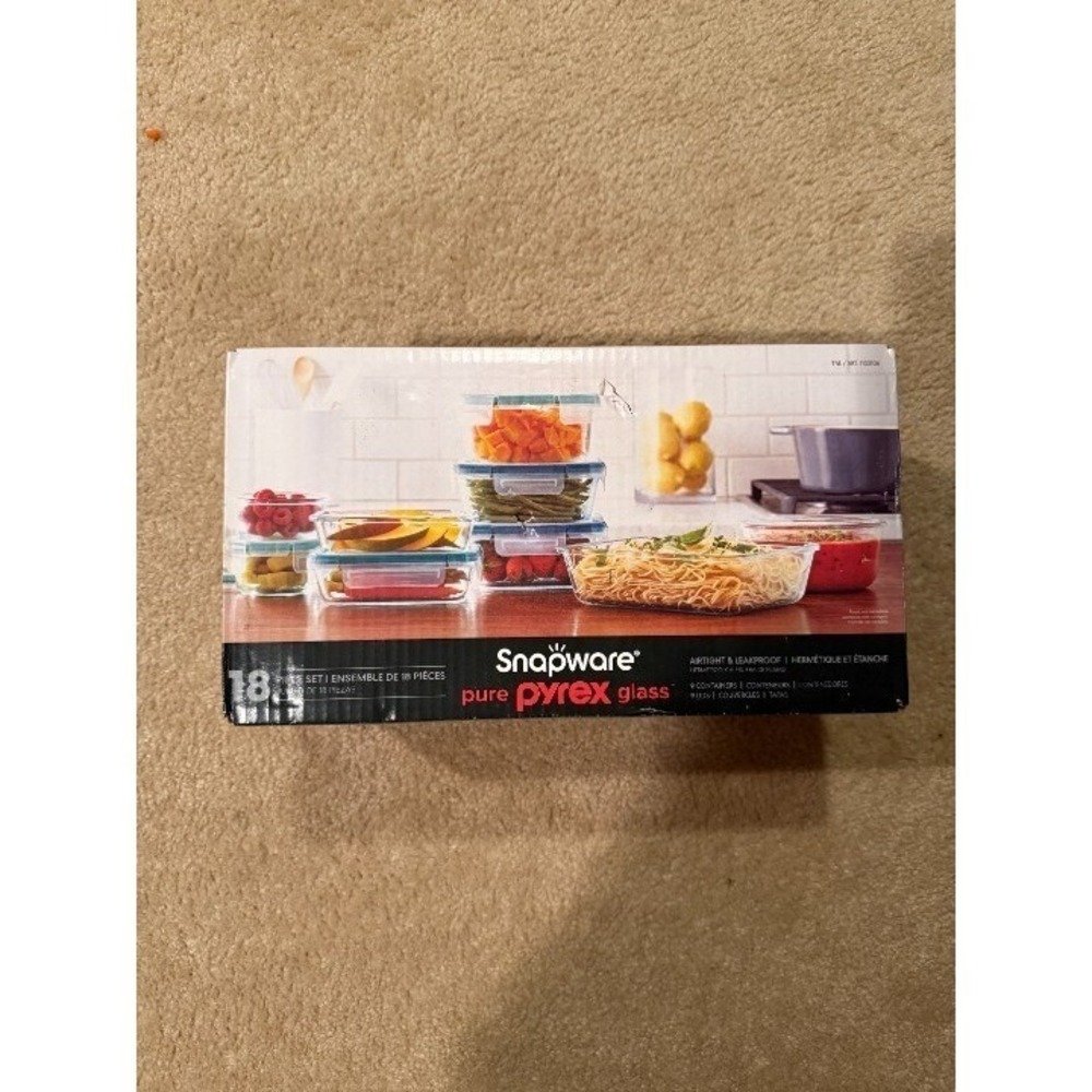 NIB Pure Pyrex Glass SNAPWARE 18 Piece Set
